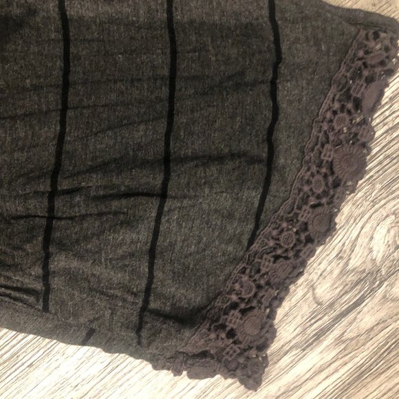 American Dream Medium Gray Striped Womens blouse Short Sleeves Round Neck - Picture 4 of 5